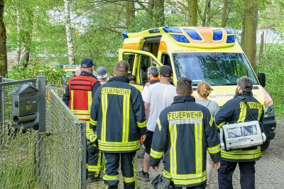 Vermisster Jugendlicher bewusstlos in Wald aufgefunden - Zu einem Einsatz von Feuerwehr und Rettungsdienst kam es am Sonntagabend im Großeiwtzschener Ortsteil Westewitz. Foto: EHL Media.