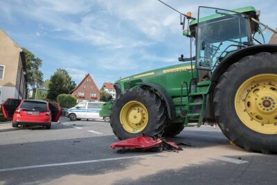 Zu einen schweren Verkehrsunfall kam es am Sonntagnachmittag gegen 16.30 Uhr auf der B173 in Niederschöna. 