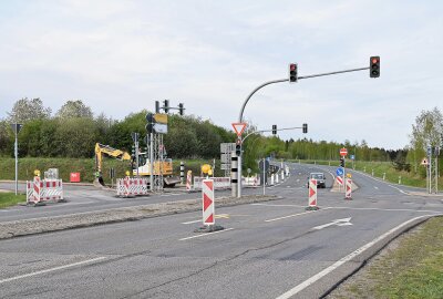 Vollsperrung: Diese A72-Auffahrt ist durch Fahrbahnerneuerung vorerst dicht - Im Bereich der S 293 und S 282 an der A 72-Anschlussstelle Zwickau-West laufen Bauarbeiten zur Fahrbahnerneuerung. Foto: Ramona Schwabe