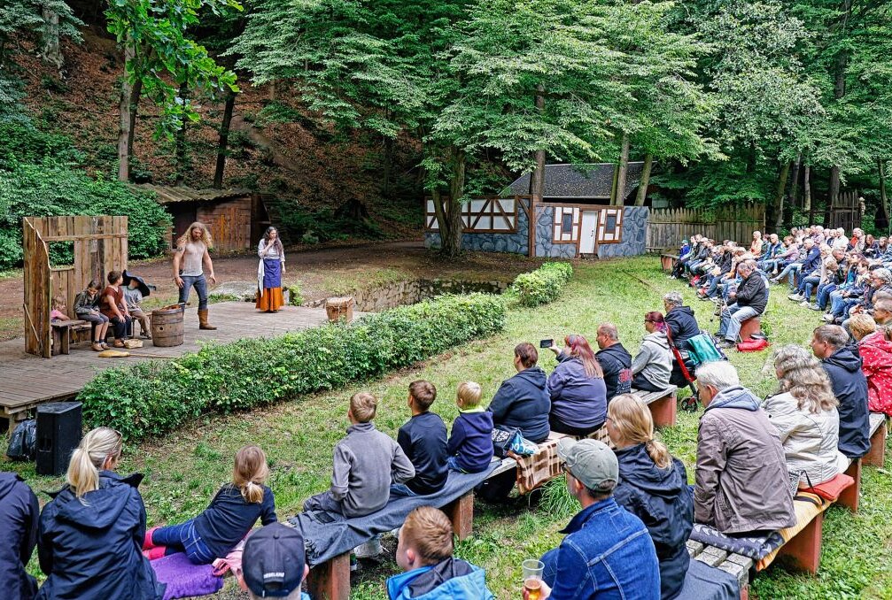 Waldenburg: Theater mit Überraschungen - Die Freilichtbühne im Grünfelder Park ist ein Besuchermagnet. Foto: Markus Pfeifer