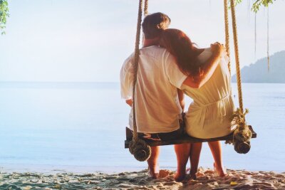 Was ist Liebe?  Fünf Theorien zum schönsten Gefühl der Welt - Warum fühlt man sich zu einem bestimmten Menschen hingezogen? 