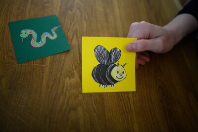 Was macht eigentlich eine Logopädin? - Jede Therapiestunde wird vorbereitet: Logopädinnen und Logopäden arbeiten bei Kindern zum Beispiel mit Lautsymbolkarten.