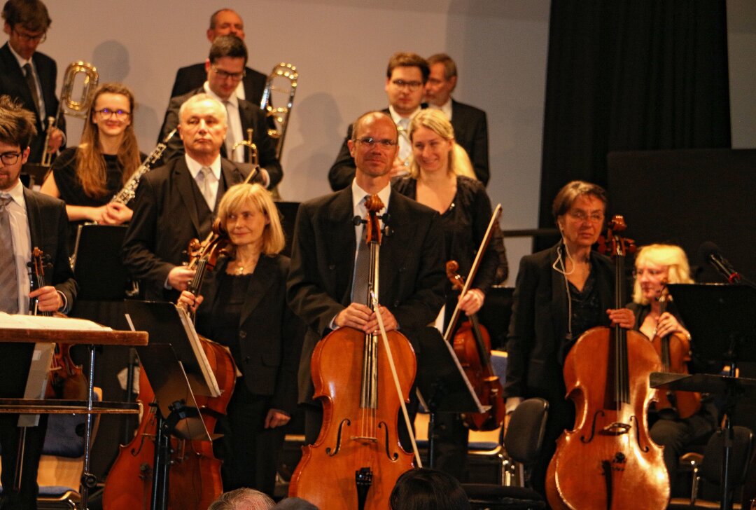 Wiener-Walzer-Orchester kommt nach Greiz - Dorian Keilhack dirigiert die Vogtland-Philharmoniker. Foto: Simone Zeh