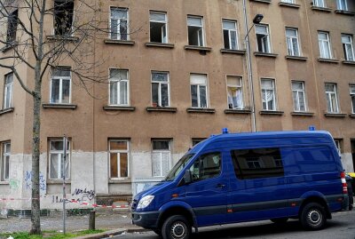 Wohnhausbrand im Leipziger Osten: KriPo ermittelt - Seit Freitagmorgen ist die Spurensicherung im Einsatz. Foto: Anke Brod
