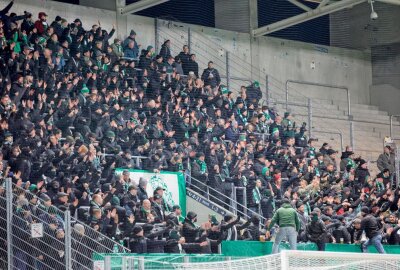 Youngster schießt CFC zum Heimsieg gegen Chemie Leipzig - Etwa 800 Leipziger Fans waren angereist, um ihre Mannschaft zu unterstützen. Foto: Harry Härtel