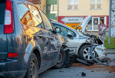 Zwei Verletzte bei heftigem Unfall in Zittau - Der fatale Aufprall. xcitepress/Thomas Baier