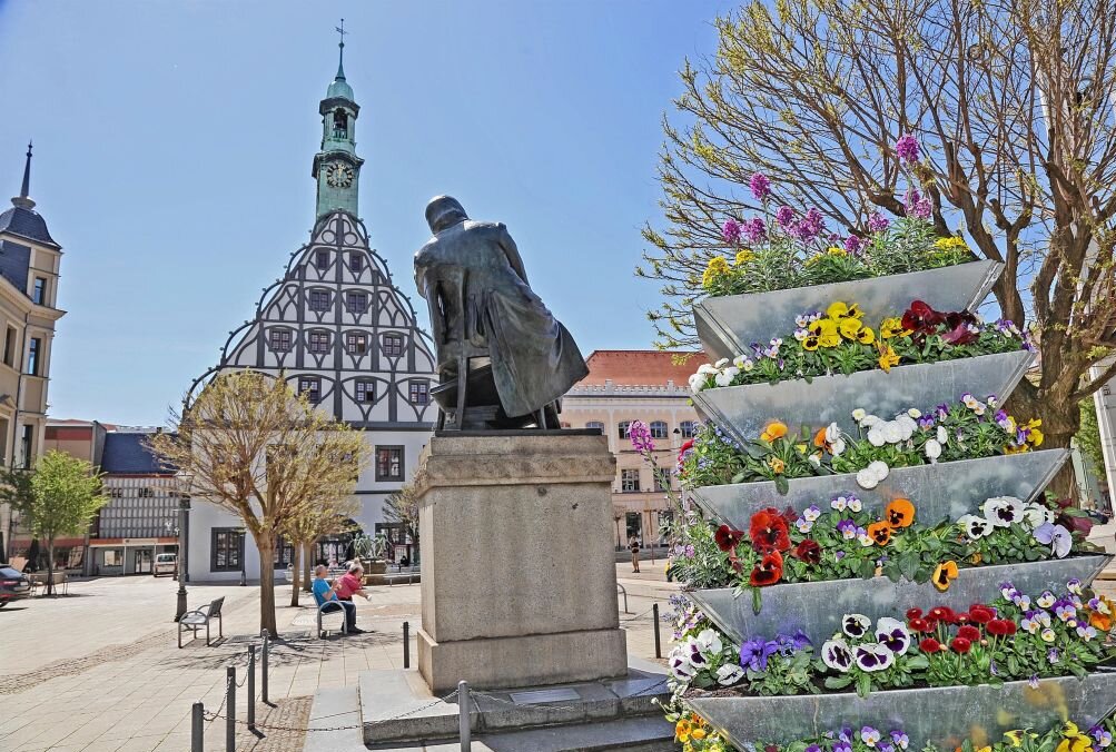 Zwickau blüht auch in diesem Jahr wieder auf - Bei "Zwickau blüht auf" wird die Stadt wieder viele frühlingshafte Farbtupfer erhalten. Foto: Ralph Koehler/Archiv