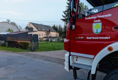 St. Michaelis: Balkonbrand eines Mehrfamilienhauses - Einsatzkräfte im Einsatz. Foto: Marcel Schlenkrich