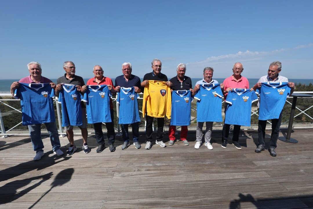 WM-Legenden uneins über Ost-Fußball: Geld im Westen - Die WM-Spieler der DDR-Nationalmannschaft von 1974 treffen sich zum 50-jährigen Jubiläum.