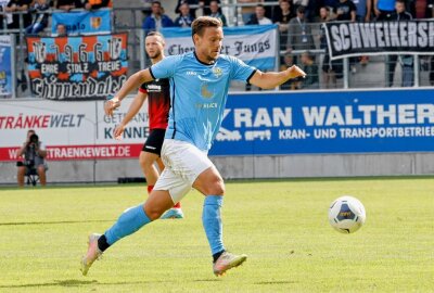 0:3! CFC unterliegt daheim Aufsteiger Erfurt deutlich - Chris Löwe am Ball. Foto: Harry Härtel