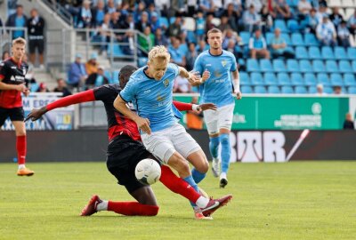 0:3! CFC unterliegt daheim Aufsteiger Erfurt deutlich - Max Roscher am Ball. Foto: Harry Härtel