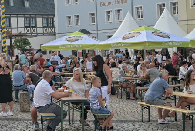 Beim 1. Zwönitzer Weinfest werden der Markt und der Roß-Innenhof bespielt. Foto: Ralf Wendland