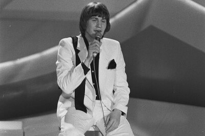 10 unvergessene Eurovision Song Contest-Sieger - Johnny Logan ist der einzige Teilnehmer des Contests, der zweimal gewonnen hat. 1980 überzeugte der Ire mit "What's Another Year" in Den Haag, sieben Jahren später mit dem noch erfolgreicheren Titel "Hold Me Now" in Brüssel.