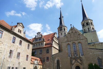 Der Merseburger Dom wurde von 1000 Jahren geweiht, deshalb feiert Merseburg Anfang Oktober ein  großes Fest. 