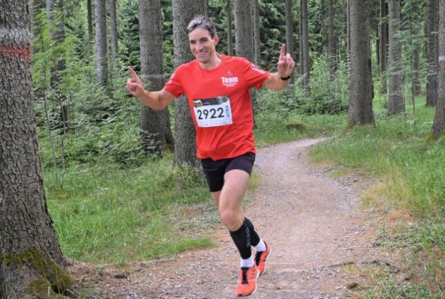 1053 Finisher beim Sachsen-Trail auf dem Rabenberg - Auf der Strecke der am Ende Gesamtzweite des UltraRuns Thomas Ungethüm von der LG Vogtland. Foto: Ralf Wendland