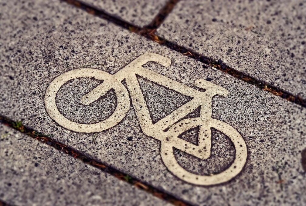 In Delitzsch fuhr ein Unbekannter mit seinem Rad gegen einen 11-Jährigen. Symbolbild. Foto: MichaelGaida / pixabay