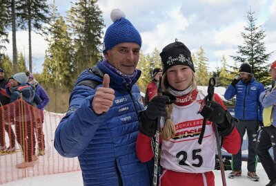 12-jährige Sportlerin erfolgreich beim DSV Schülercup - Luna Göhler vom SSV Geyer mit Trainer Uwe Schuricht. Foto: Ralf Wendland