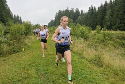 127 Finisher beim Kirmeslauf in Grünbach - Anne Gabriel aus Weischlitz ist beim Kirmeslauf in Grünbach über die 5-Kilometer bei den Frauen Gesamtzweite geworden. Foto: Ralf Wendland