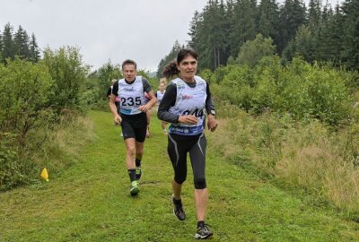 127 Finisher beim Kirmeslauf in Grünbach - Sylke Milek vom VfB Lengenfeld hat über die 5-Kilometer bei den Frauen W50 gewonnen. Foto: Ralf Wendland