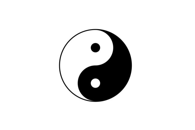 Eines der weit verbreitetsten Symbole ist das Yin Yang, was aus der chinesischen Philosophie stammt. Es symbolisiert zwei entgegenwirkende aber aufeinander bezogene Mächte, zwei Kräfte wie gut und böse, Licht und Schatten, Tag und Nacht. Yin symbolisiert das Dunkle und Negative, wohingegen Yang für Licht und Positives steht. Man sagt, Yin wäre weiblich, Yang männlich. 