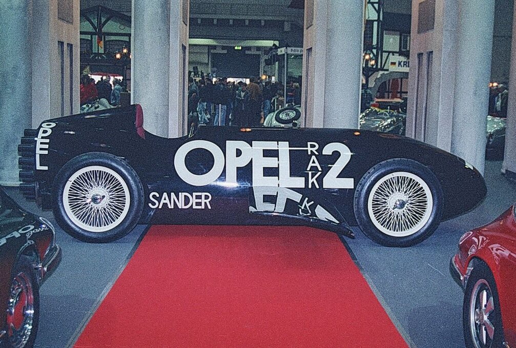 160 Jahre Opel - vom Nähmaschinen- zum Autohersteller - Mit dem Opel RAK 2 erregten die Rüsselsheimer 1928 auf der Berliner AVUS viel Aufmerksamkeit. Foto: Thorsten Horn