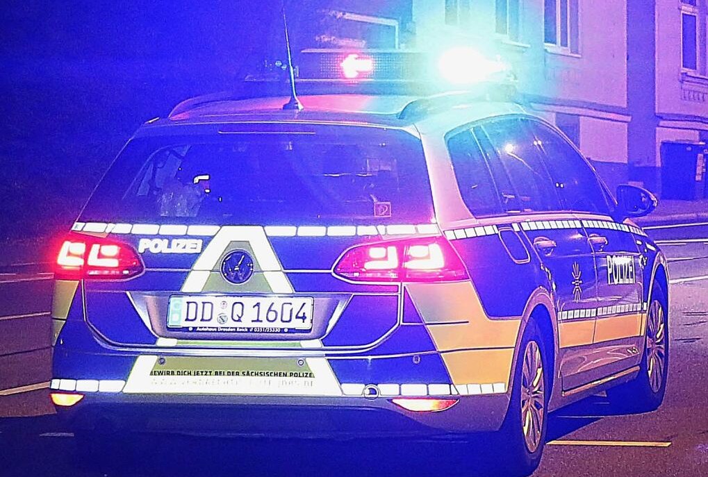 Einsatzkräfte der Bundespolizeiinspektion Chemnitz haben den 17-Jährigen auf seinem Moped angehalten und kontrolliert. Symbolbild: Harry Härtel/Haertelpress