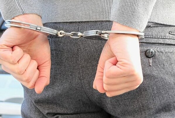 Festnahme zwei junger Männer. Ihnen werden vier Raubdelikte zugeordnet.  Foto: pixabay