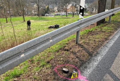 19-jähriger Motorradfahrer verstirbt nach schwerem Unfall in Grünhainichen - Tödlicher Unfall in Grünhainichen. (Foto: Harry Härtel)