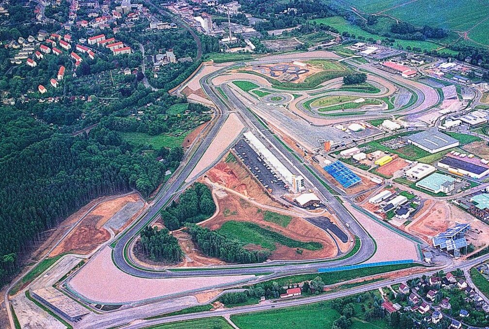 20 Jahre Norderweiterung des neuen Sachsenrings - So sah der neue Sachsenring am 7. Juni 2001 aus. Foto: Thorsten Horn