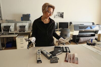 25. Jubiläum: Neuer Glanz für alte Aufnahmen - Petra Hammermüller feierte am 1. März ihr 25-jähriges Firmenjubiläum. Foto: Peggy Schellenberger