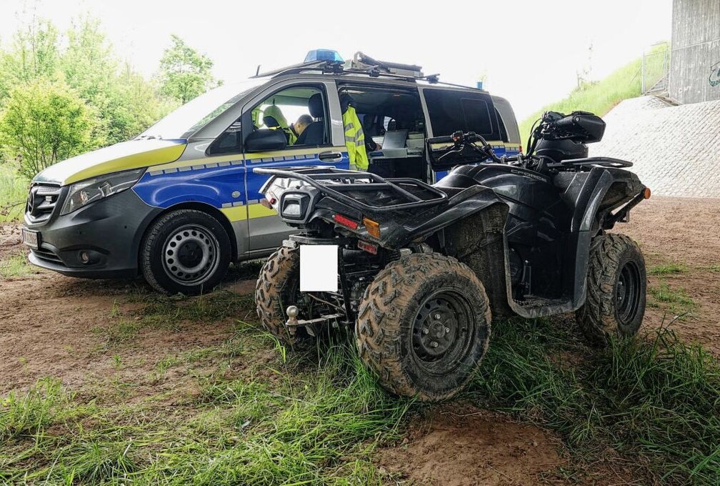 27-Jähriger bei Unfall mit Quad schwer verletzt - Am Donnerstag ist ein Quad-Fahrer bei einem Unfall auf einem Feldweg bei Deutschenbora verletzt worden. Foto: Roland Halkasch