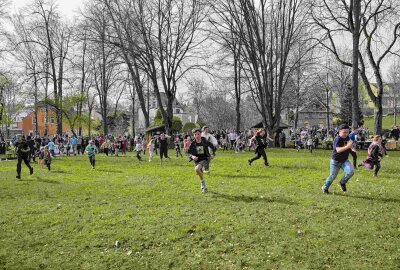3. Lößnitzer Oster-Picknick ein Erfolg - Bei der Osternester-Suche haben die Kindern den Stadtpark gestürmt. Foto: Ralf Wendland