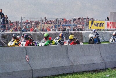 30 Jahre im Dienst des Motorsports - Start des ersten Rennens 1996 auf dem neuen Sachsenring. Foto: Thorsten Horn