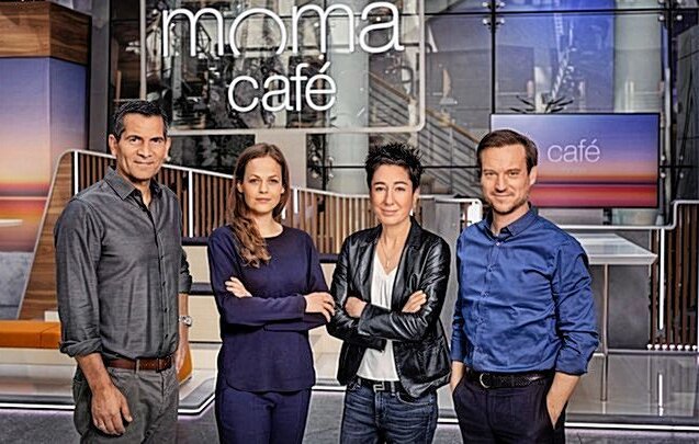 Mitri Sirin, Harriet von Waldenfels, Dunja Hayali und Andreas Wunn vor dem neu gestalteten "Moma-Cafe", mit dessen Wiederöffnung auch das Sendejubiläum gefeiert wird. Copyright: ZDF/ [F] Andreas Pein, Benno Kraehahn/ [M] Meike Wittenstein