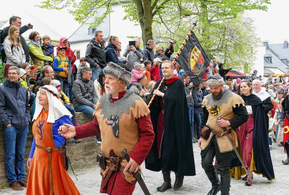 30. Wolkensteiner Burgfest lockt Tausende Gäste an - Mit einem Festumzug wurde das Burgfest am Donnerstagvormittag eröffnet. Foto: Andreas Bauer