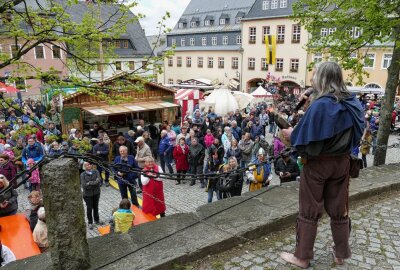 30. Wolkensteiner Burgfest lockt Tausende Gäste an - Bürgermeister Wolfram Liebing hielt auf dem Markt eine Rede. Foto: Andreas Bauer