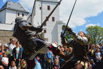 31. Wolkensteiner Burgfest begeistert Tausende Besucher - Actionreiche Ritterkämpfe waren nur eins von vielen Highlights. Foto: Andreas Bauer