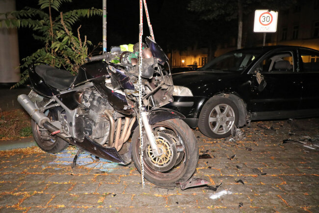 34-Jähriger verunglückt mit nicht zugelassem Motorrad tödlich - 