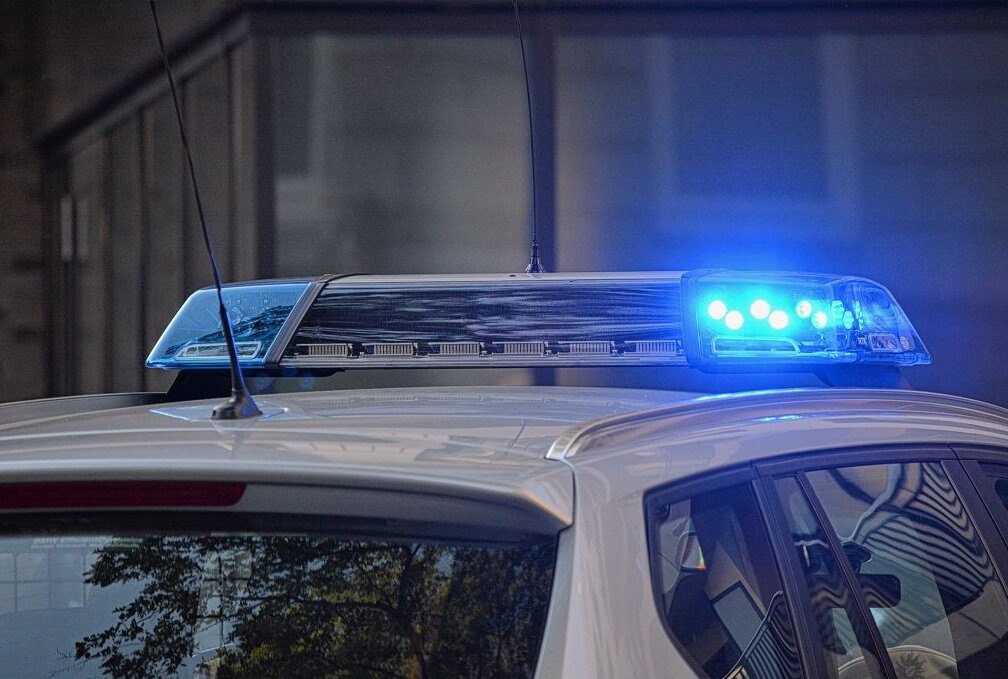 36-Jähriger flüchtet vor Verkehrskontrolle: Zwei Crashs mit Streifenwagen - Die Verfolgungsjagd endete erst nach zwei Kollisionen mit Streifenwägen. Symbolbild. Foto: Pixabay