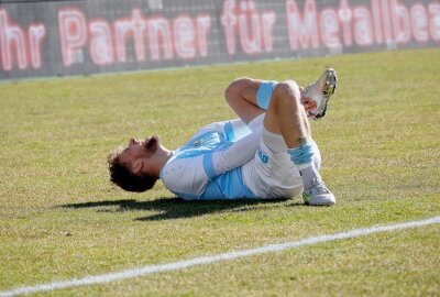4:1-Erfolg: Chemnitzer FC bleibt in der Erfolgsspur - Tim Campulka am Boden. Foto: Harry Härtel/Haertelpress