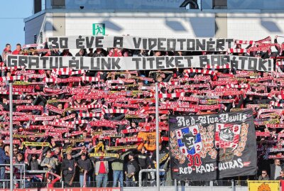 4:3 gegen Osnabrück: Zwickau beendet Sieglos-Serie - Fans FSV Zwickau . Foto: Gabor Krieg