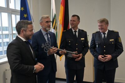 v.l.: S. Hecht (Finanzministerium), A. Schuster (Innenminister), D. Lichtenberger (Polizeipräsident) und J. Kubiessa (Landespolizeipräsident).  Foto: R. Wendland