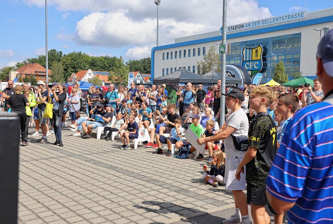 5.250 Menschen kamen zum größten Sportfest der Stadt - Beim 5. Chemnitzer Sporty erlebten 5.250 Besucher ein vielfältiges Angebot der 47 Vereine und Organisationen. Fotos: Peggy Schellenberger