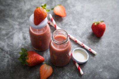 5 Gründe, warum Sie jetzt täglich Erdbeeren essen sollten - Ein Erdbeer-Smoothie nach dem Training kann die Regeneration des Körpers unterstützen.