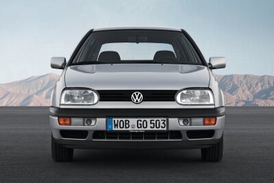 50 Jahre VW Golf: Acht Generationen im Rückspiegel - Der dritte Streich: Tschüss runde Scheinwerfer - das ist aber nicht alles, was sich mit mit der dritten Generation ändert. Zum Beispiel gibt es nun einen Kombi.