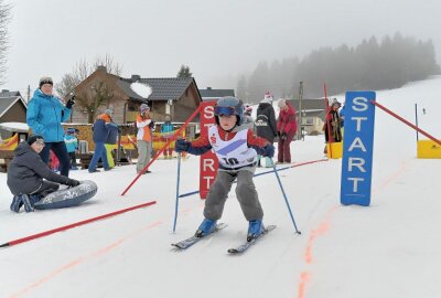 50 Teilnehmer beim Wurzelcup im Ski-& Funpark Carlsfeld gestartet - Franz Grabner aus Dessau hat heute bei den neunjährigen Jungen den ersten Platz belegt beim Wurzelcup. Foto: Ralf Wendland