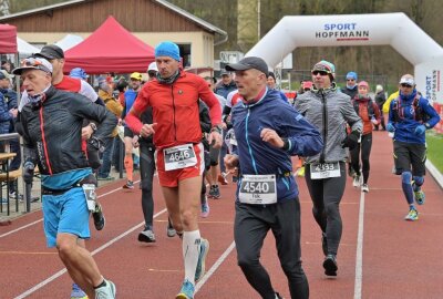 54. Göltzschtal-Marathon in Lengenfeld mit 591 Finishern - Allein beim Marathon sind 50 Aktive an den Start gegangen. Foto: Ramona Schwabe