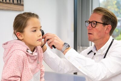 60/60-Regel und Mausohren: Was das Gehör von Kindern schützt - Zum Hören gehören nicht nur die Organe im Ohr - auch das Gehirn spielt eine entscheidende Rolle.