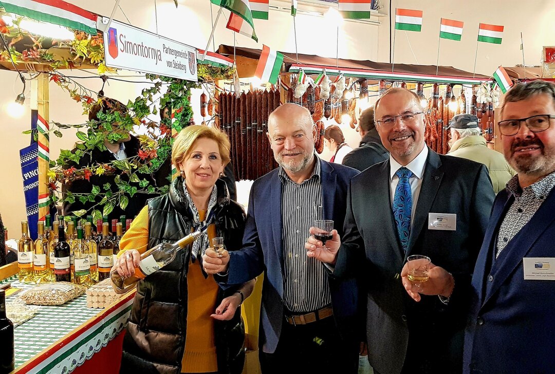 60 Landwirtschaftsbetriebe aus 13 Ländern kommen nach Plauen zum Europamarkt - Der 28. Europäische Bauernmarkt wird am Samstag im Möbelhaus Biller in Plauen eröffnet. Foto: Karsten Repert