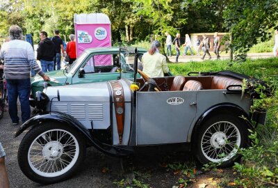 600 Oldtimerfreunde treffen sich in Geyer - Ein Dixi, Baujahr 1929, war eines der ältesten Fahrzeuge beim Oldtimertreffen. Foto: Thomas Fritzsch/PhotoERZ